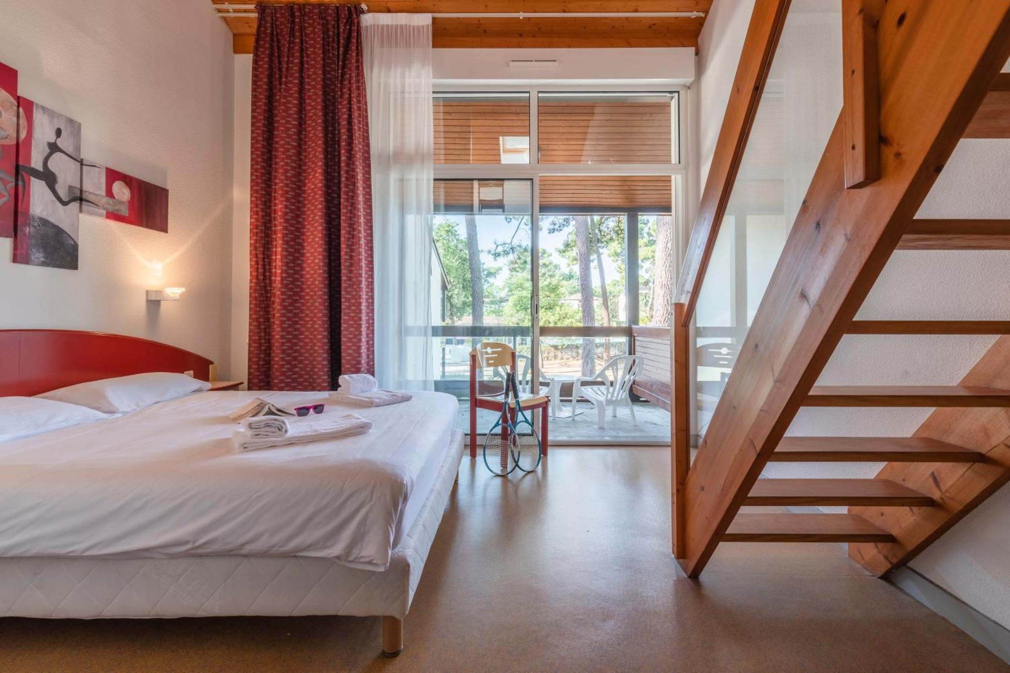 Azureva Ronce Les Bains Hotel Екстериор снимка